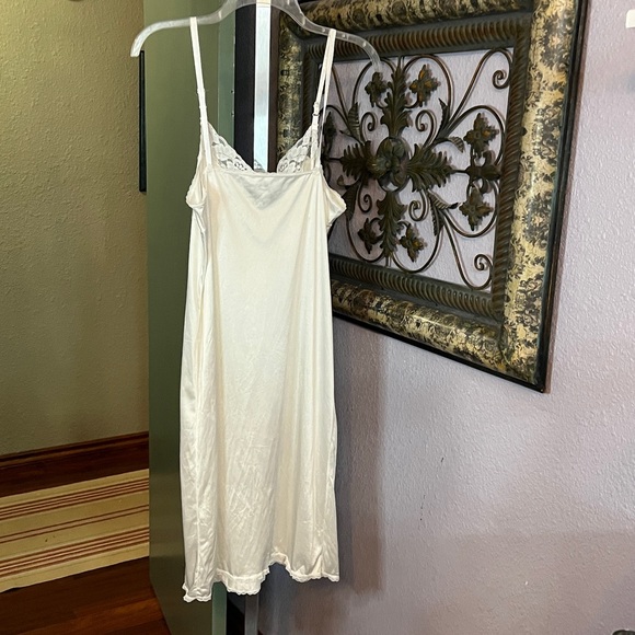 Vassarette Full Slip Winter White Lace Trimmed - so pretty Sz 34 - Picture 4 of 8